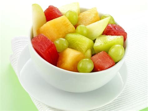 How many carbs are in classic fruit salad - calories, carbs, nutrition