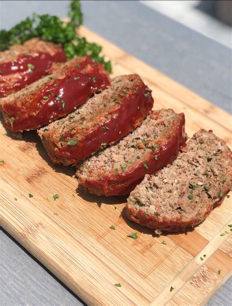 How many carbs are in classic meatloaf - calories, carbs, nutrition