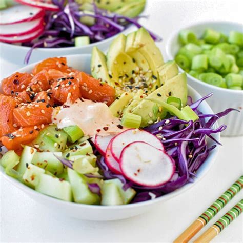 How many carbs are in classic poke bowl - calories, carbs, nutrition