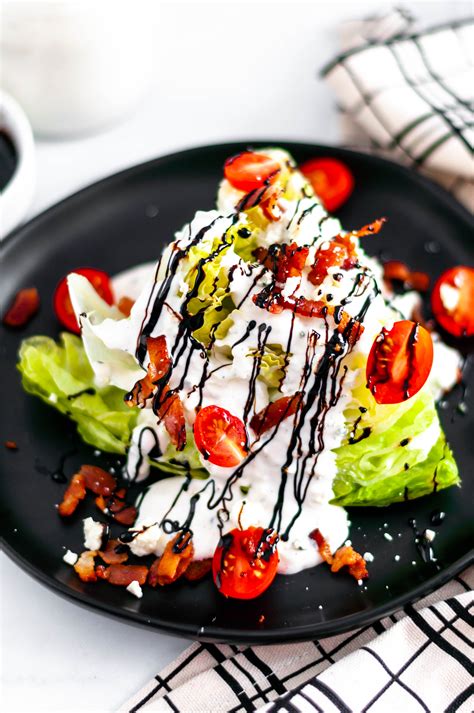 How many carbs are in classic wedge salad - calories, carbs, nutrition