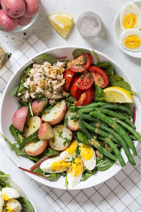 How many carbs are in classique nicoise salad - calories, carbs, nutrition