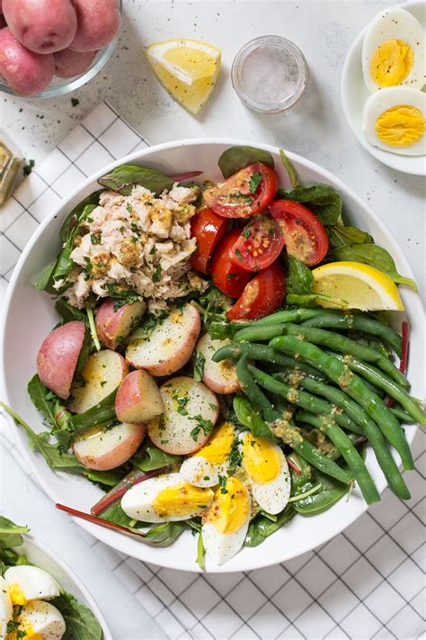 How many carbs are in classique nicoise salad - retail - calories, carbs, nutrition