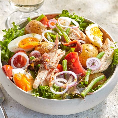 How many carbs are in classique nicoise salads - calories, carbs, nutrition