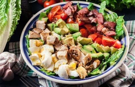 How many carbs are in cobb salad - stg package - calories, carbs, nutrition