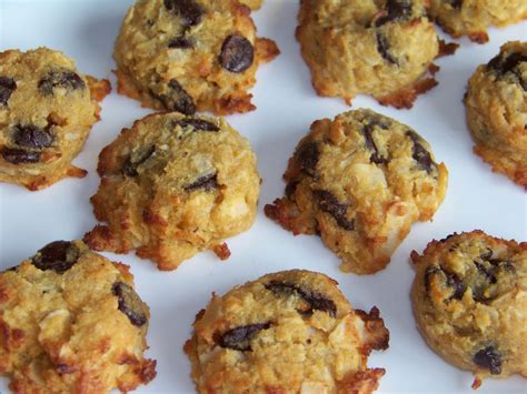 How many carbs are in coconut chocolate chip cookie - calories, carbs, nutrition