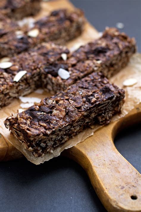 How many carbs are in coconut chocolate granola bar - calories, carbs, nutrition