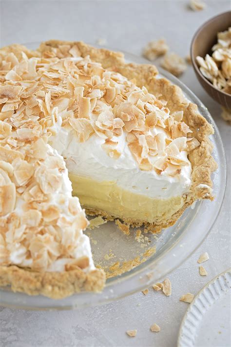 How many carbs are in coconut custard cream pie - calories, carbs, nutrition