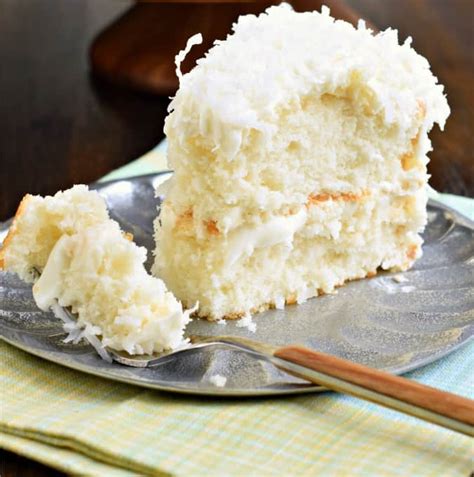 How many carbs are in coconut layer cake - calories, carbs, nutrition
