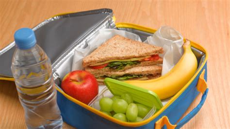 How many carbs are in core packed lunch 3 - calories, carbs, nutrition