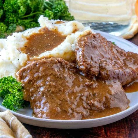 How many carbs are in country fried steak with cream gravy - calories, carbs, nutrition