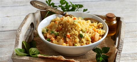 How many carbs are in couscous pepper, olive & pine nut salad - calories, carbs, nutrition