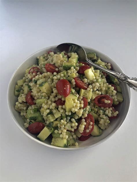 How many carbs are in couscous salad with avocado soup - calories, carbs, nutrition