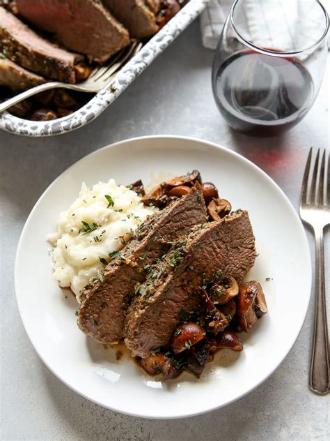 How many carbs are in cowboy tri-tip with herb roasted potatoes and green beans with caramelized onions and mushrooms - calories, carbs, nutrition