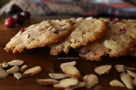 How many carbs are in cranberry almond cookies - calories, carbs, nutrition