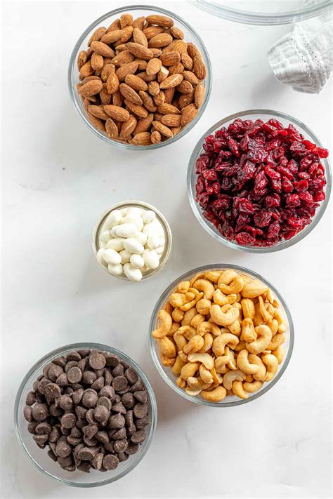 How many carbs are in cranberry blend nuts - calories, carbs, nutrition