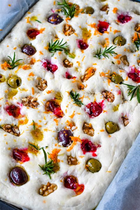 How many carbs are in cranberry pecan focaccia - calories, carbs, nutrition