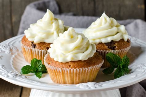 How many carbs are in cream cheese frosting - calories, carbs, nutrition