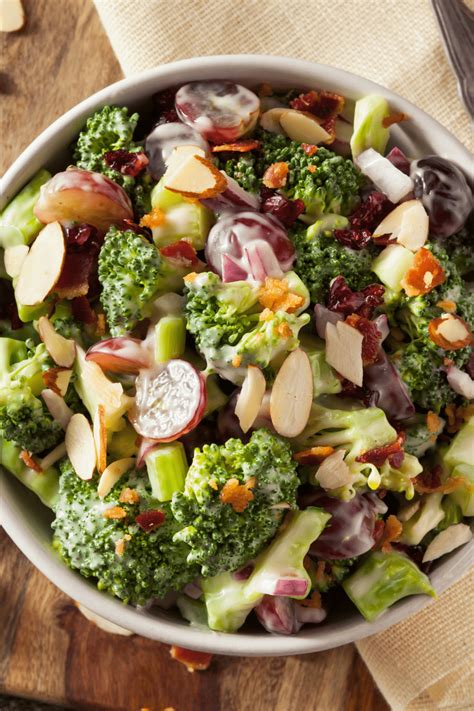 How many carbs are in creamy broccoli salad - calories, carbs, nutrition