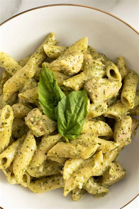 How many carbs are in creamy chicken pesto pasta, with breakstick - calories, carbs, nutrition