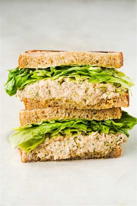 How many carbs are in creamy tuna mayonnaise sandwich on sliced white bread - calories, carbs, nutrition