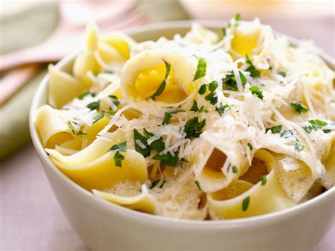 How many carbs are in creamy vegetable tagliatelle served with garlic bread and side salad - calories, carbs, nutrition