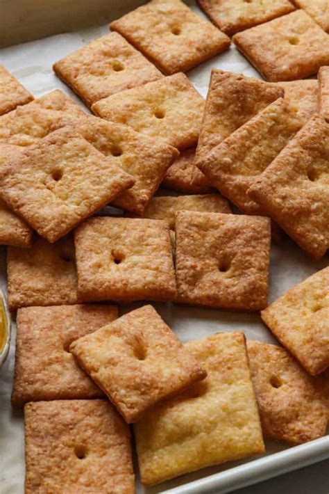 How many carbs are in crispy cheese crackers - calories, carbs, nutrition