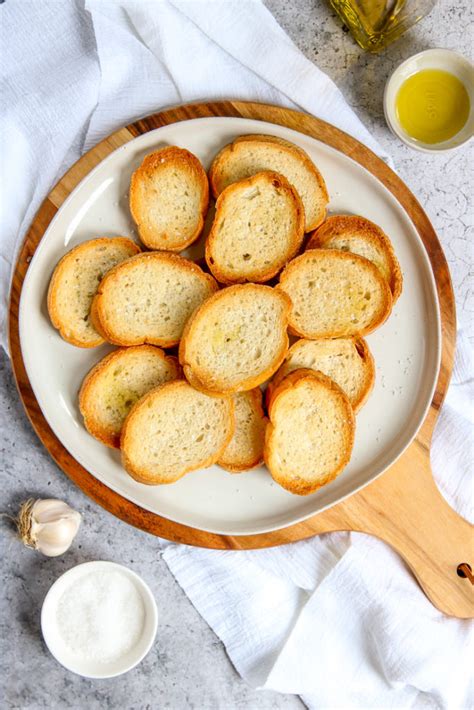 How many carbs are in crostini with garlic (french) - calories, carbs, nutrition