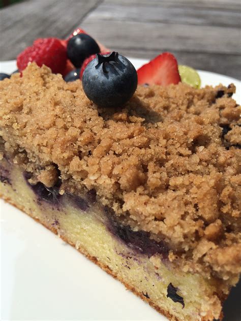 How many carbs are in crumble berry coffee cake - calories, carbs, nutrition