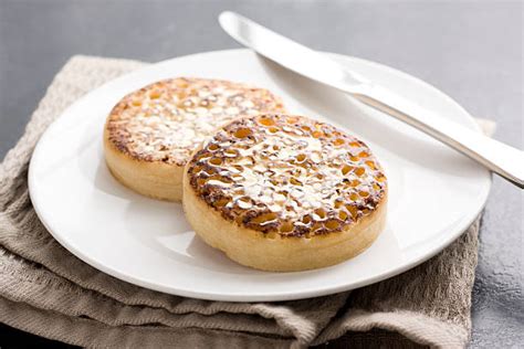 How many carbs are in crumpets with butter - calories, carbs, nutrition