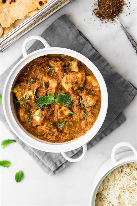 How many carbs are in curried chicken on naan bread - calories, carbs, nutrition