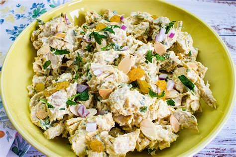 How many carbs are in curried chicken salad with raisins - calories, carbs, nutrition