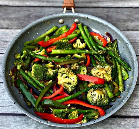 How many carbs are in curried ginger vegetable stir fry - calories, carbs, nutrition