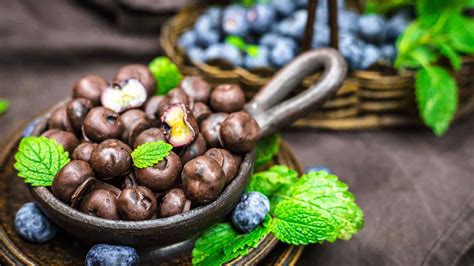 How many carbs are in dark choc blueberry & almond bar - calories, carbs, nutrition