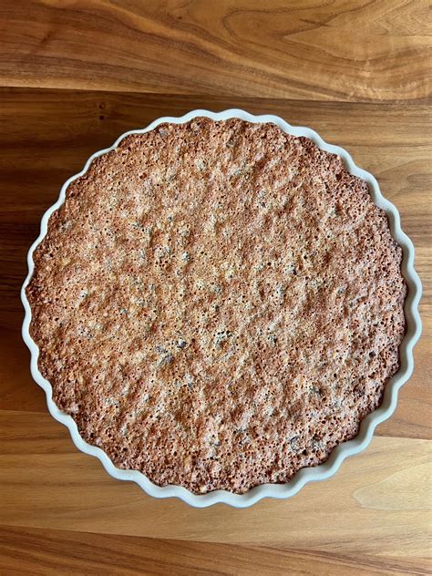 How many carbs are in date nut torte - calories, carbs, nutrition