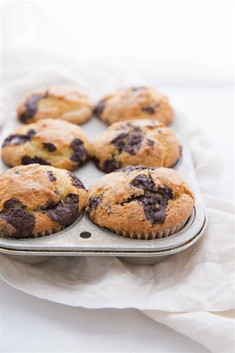 How many carbs are in decadent chocolate chunk muffin - calories, carbs, nutrition