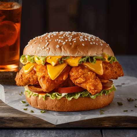 How many carbs are in deluxe spicy classic chicken sandwich (75592.3) - calories, carbs, nutrition