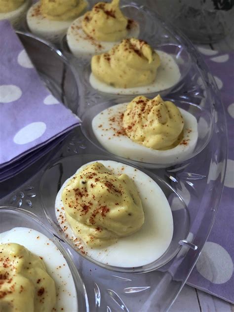 How many carbs are in deviled egg halves - calories, carbs, nutrition