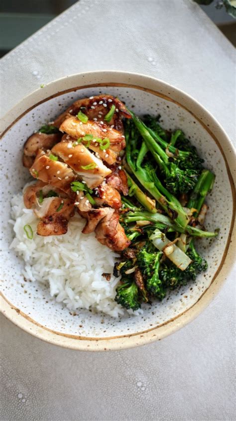 How many carbs are in dhukka spiced chicken, soy cauliflower puree, charred broccolini, peas - calories, carbs, nutrition