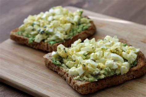 How many carbs are in dijon egg salad on pumpernickel - calories, carbs, nutrition