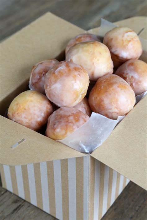 How many carbs are in donut holes, powdered sugar (bostwick) - calories, carbs, nutrition