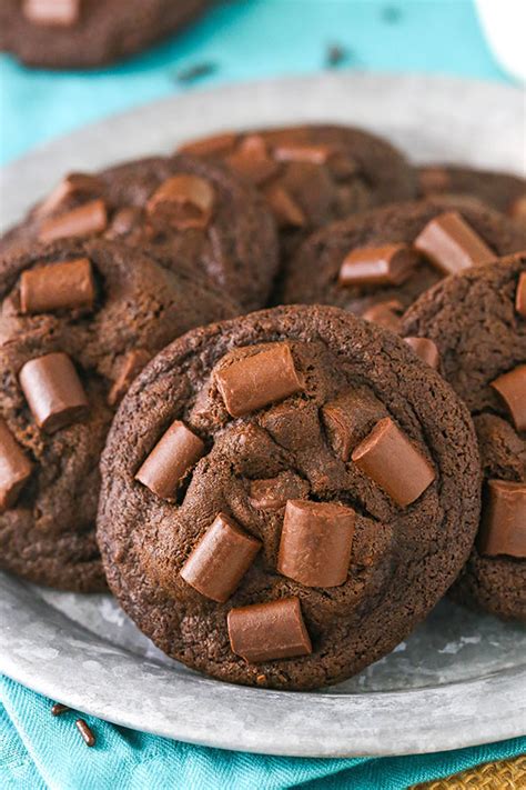 How many carbs are in double chocolate chunky dream cookie - calories, carbs, nutrition