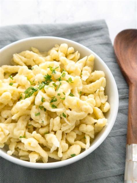 How many carbs are in dumplings spaetzle 4 oz - calories, carbs, nutrition