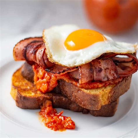 How many carbs are in egg and bacon sandwich - wholemeal bread - calories, carbs, nutrition