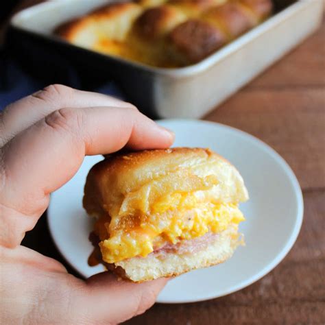 How many carbs are in egg and cheese slider (39909.7) - calories, carbs, nutrition