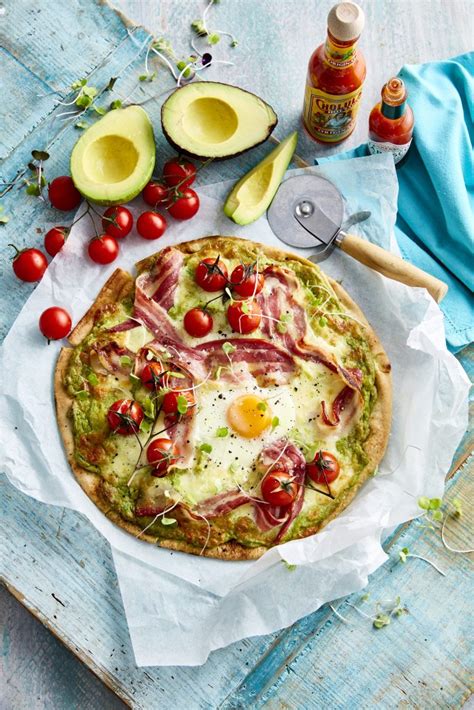 How many carbs are in egg avocado and bacon individual pizza - calories, carbs, nutrition