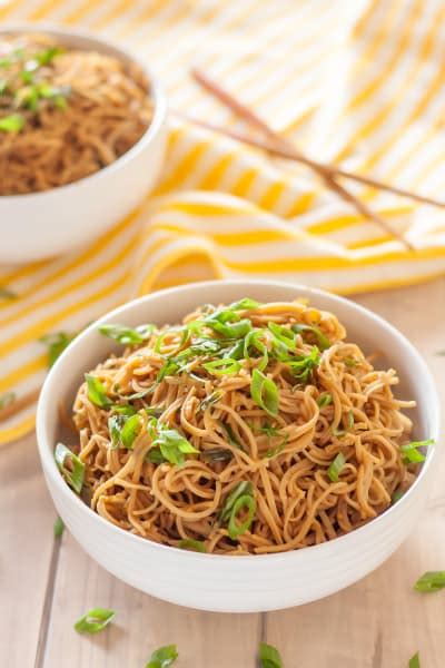 How many carbs are in egg noodles served in a sticky garlic & soy sauce - calories, carbs, nutrition