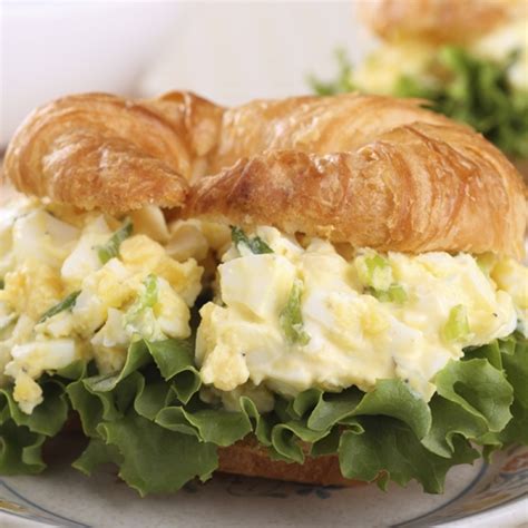 How many carbs are in egg salad croissant - calories, carbs, nutrition