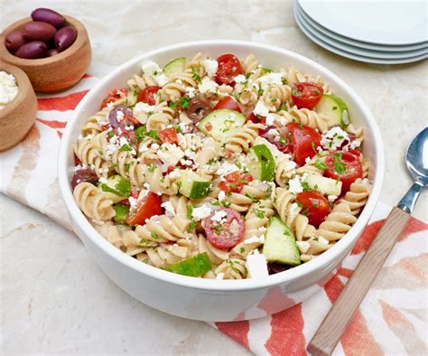 How many carbs are in egg salad on whole wheat with pasta salad - calories, carbs, nutrition