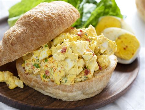 How many carbs are in egg salad sandwich on multi grain bun - calories, carbs, nutrition