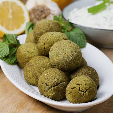 How many carbs are in egyptian style baked falafel, tzatziki sauce, orange israeli couscous, saut?ed haricot verts (600v) - calories, carbs, nutrition